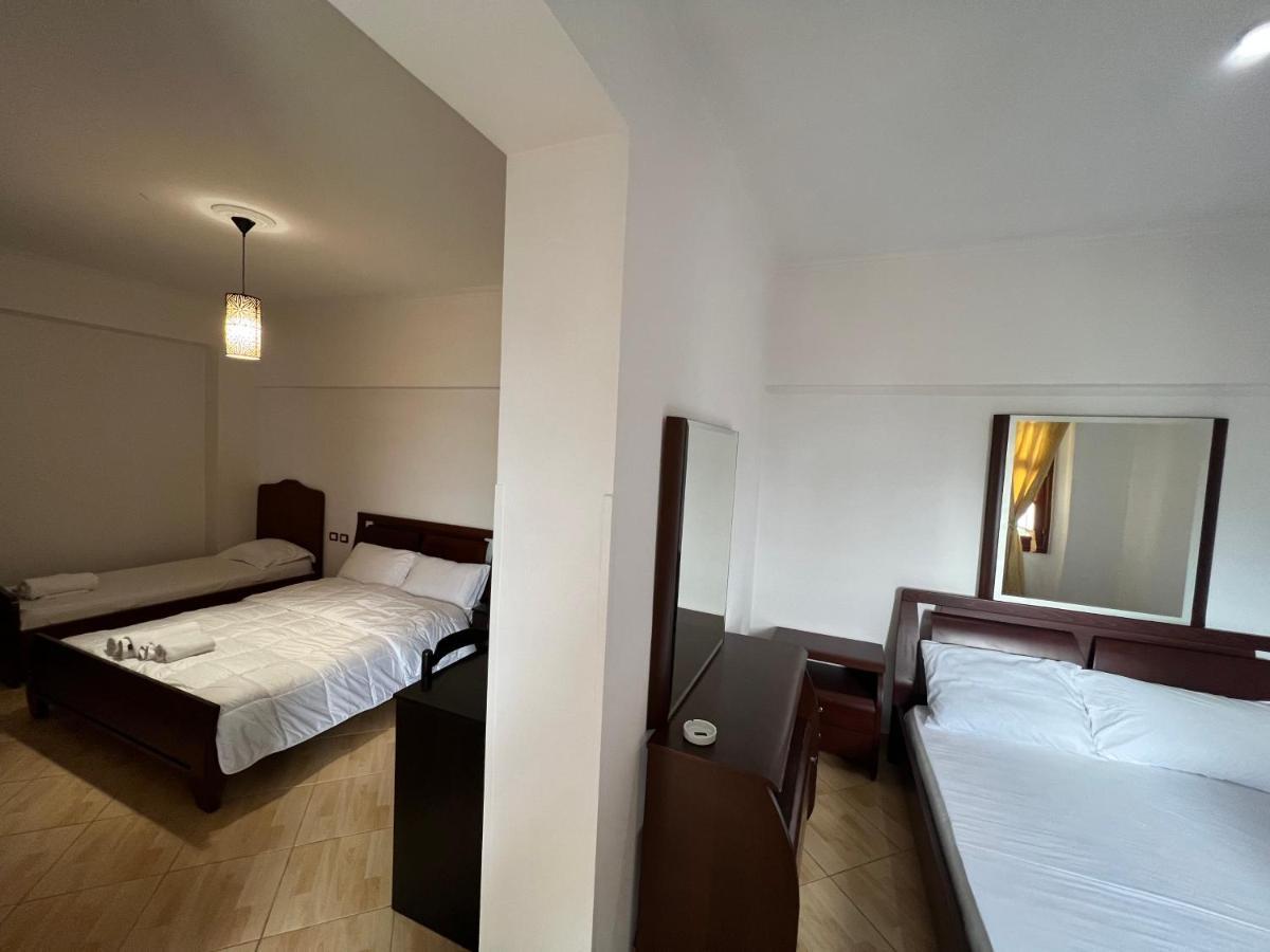 Monte Cristo Hotel With Rooftop Pool Saranda Dış mekan fotoğraf