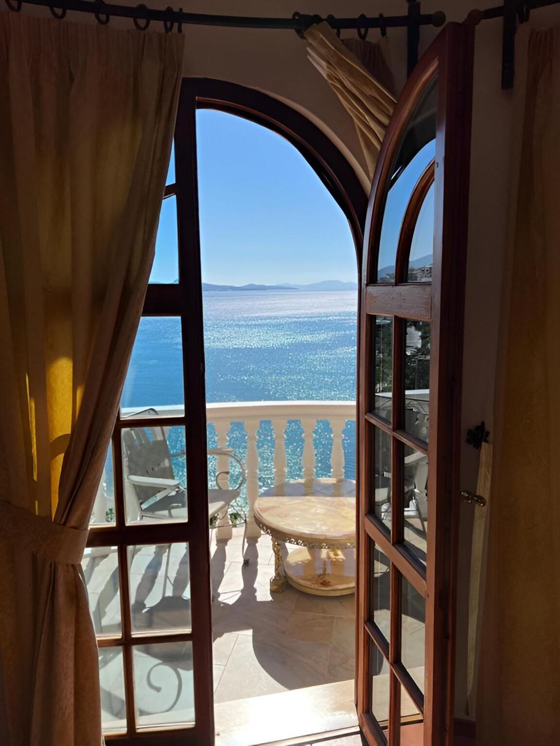 Monte Cristo Hotel With Rooftop Pool Saranda Dış mekan fotoğraf
