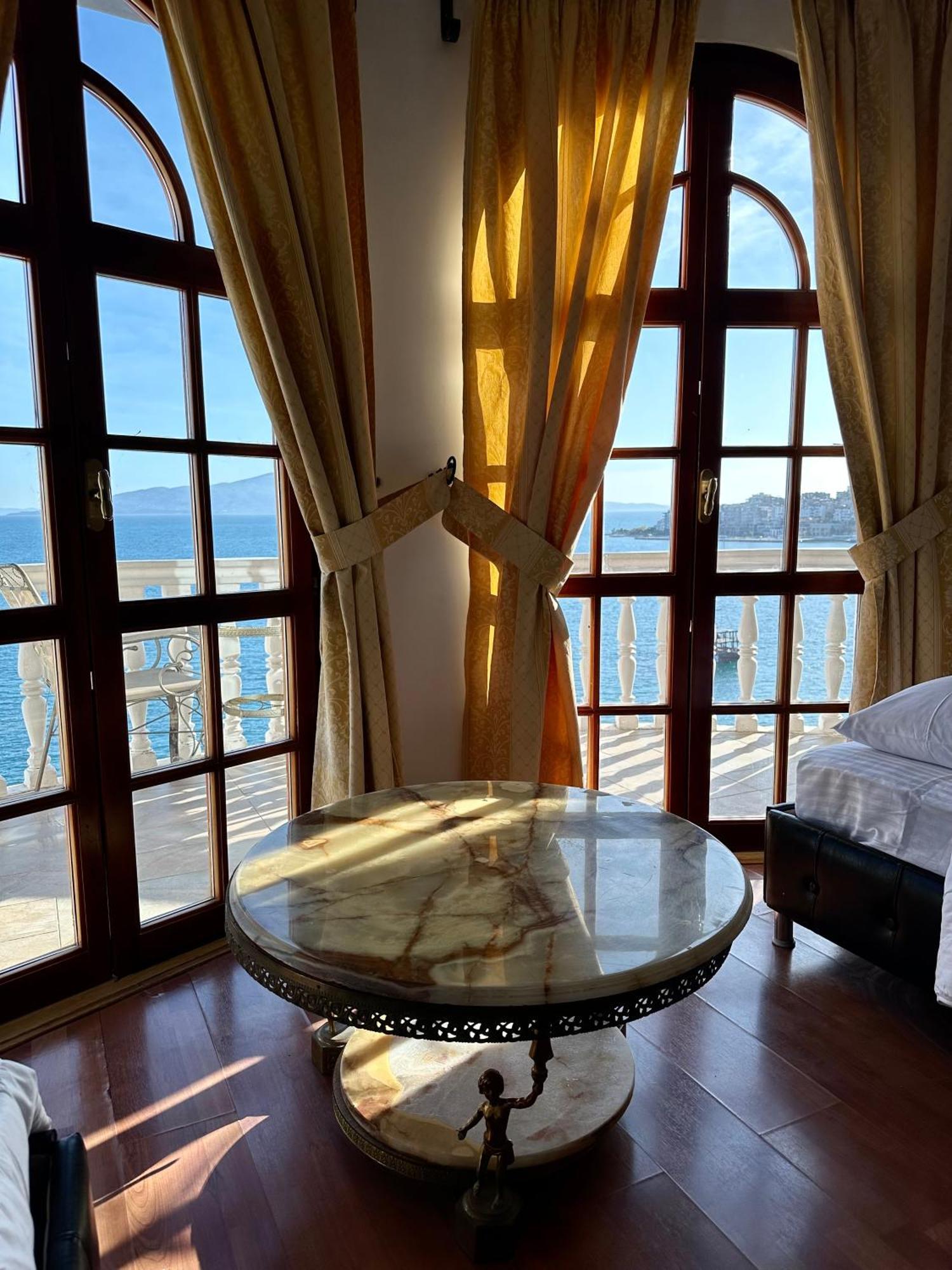 Monte Cristo Hotel With Rooftop Pool Saranda Dış mekan fotoğraf