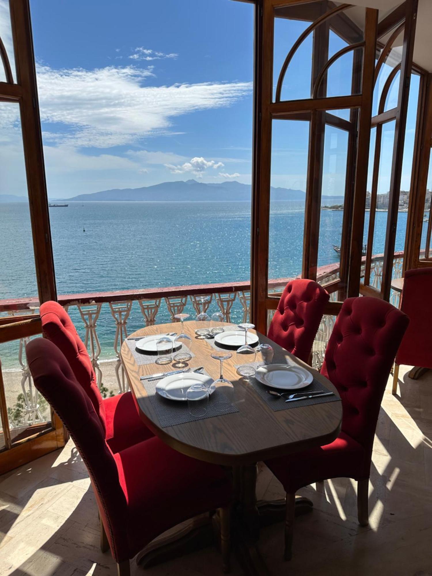 Monte Cristo Hotel With Rooftop Pool Saranda Dış mekan fotoğraf